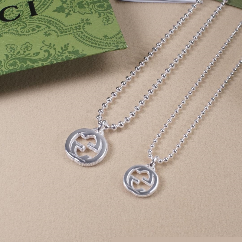 G*u*i necklaces